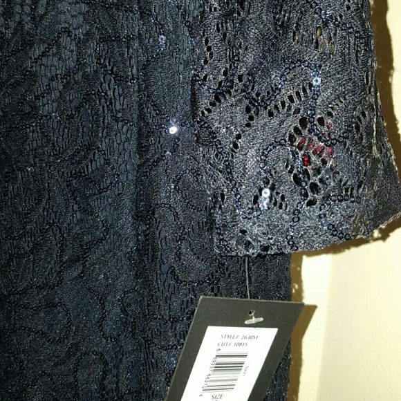 Beautiful Lace Gown - Picture 5 of 6